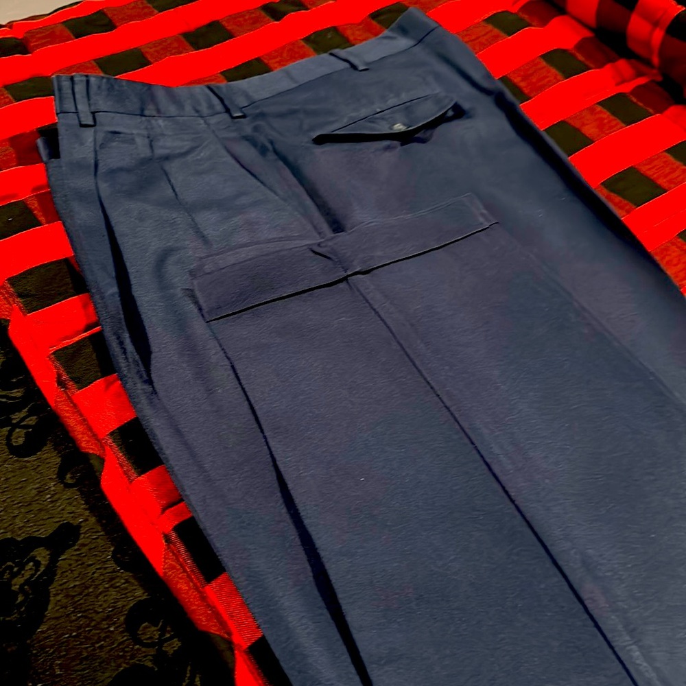 Men’s Navy Pleated, cuffed cotton blend pants